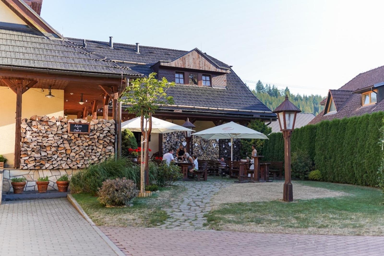 Penzion A Restaurace Stare Casy Horní Bečva Exterior foto