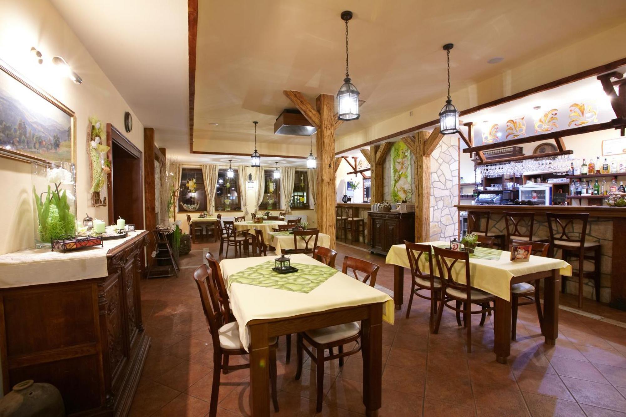 Penzion A Restaurace Stare Casy Horní Bečva Exterior foto