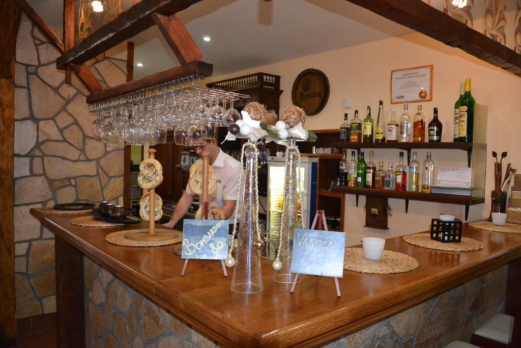 Penzion A Restaurace Stare Casy Horní Bečva Exterior foto